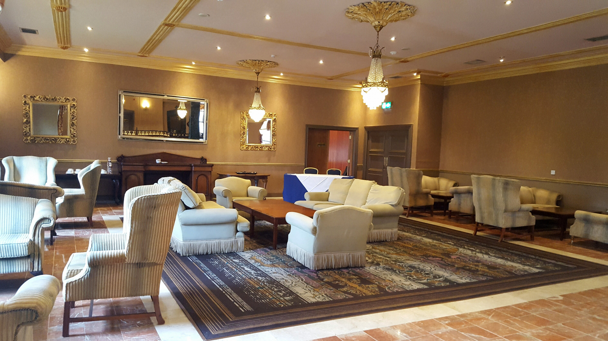 gallery lounge by the fountain min min