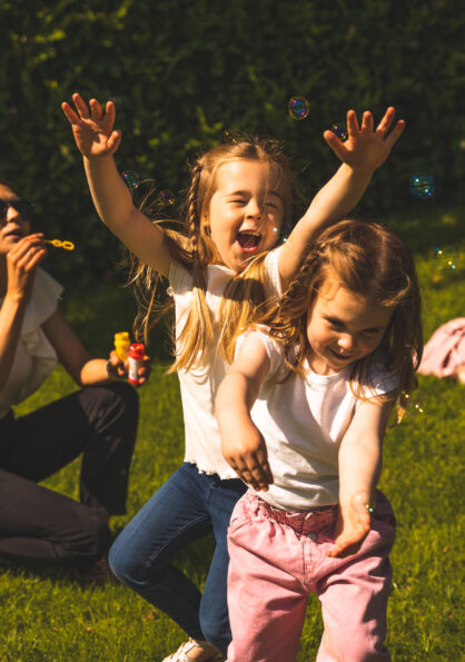Laughing family garden - Killashee Hotel